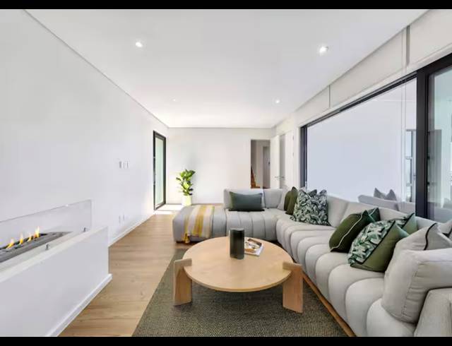 6 BEDROOM HOUSE TO LET IN CAMPS BAY